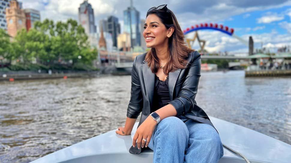 Team India pacer Jasprit Bumrah's wife Sanjana Ganesan has been in Australia over the last month covering the T20 World Cup 2022 for Star Sports. Bumrah has been ruled out of the tournament with injury but Sanjana was recently trolled for a picture at Adelaide. (Source: Twitter)