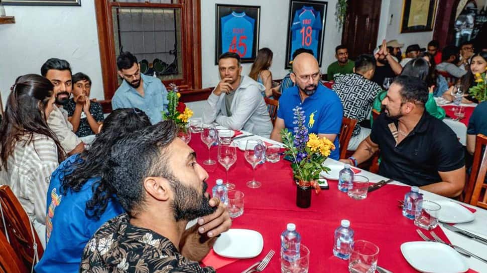 KL Rahul and Athiya Shetty with Virat Kohli and Rahul Dravid during team dinner