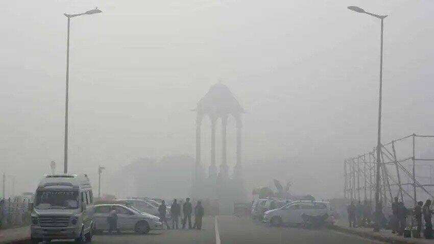 Delhi Pollution: Air quality slides, still at &#039;lower end of Very Poor&#039; category, AQI at 303