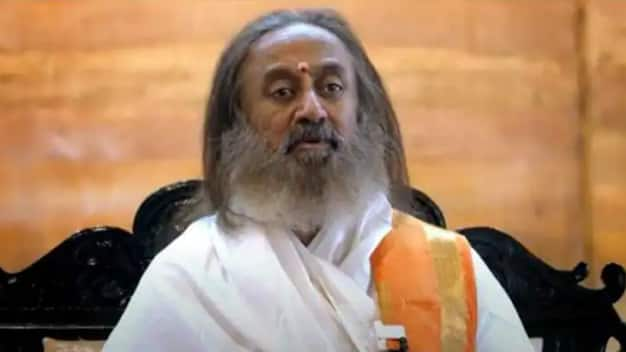 Sri Sri Ravi Shankar presented with Gandhi Peace Pilgrim Award in Atlanta