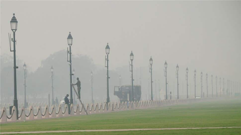 Pollution ke side-effect: Nearly 3 members in most Delhi-NCR families fallen sick, says survey