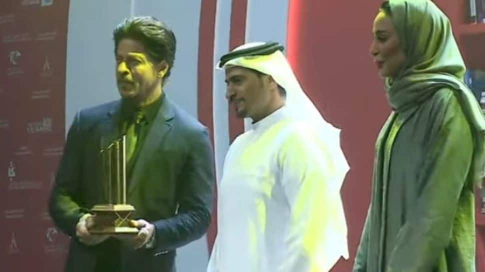 Shah Rukh Khan receives Global Icon of Cinema and Cultural Narrative award at SIBF 2022