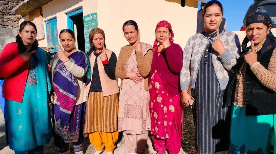 Voting Turnout rose to 20% by 12 pm in himachal election | Zee News