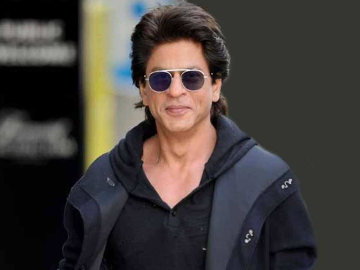 Shahrukh Khan Was Stopped By The Customs Department Officials At Mumbai ...