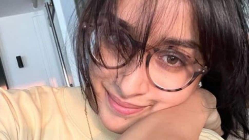Shraddha Kapoor shares adorable selfie, calls herself CEO of ‘chashmish club’- SEE PIC 