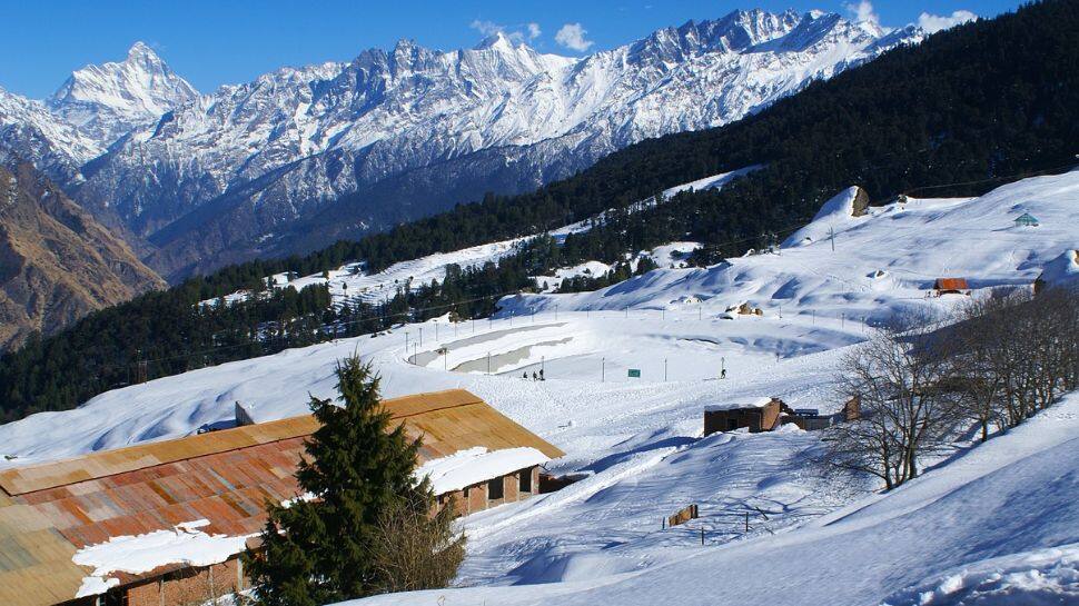 Go skiing in Auli