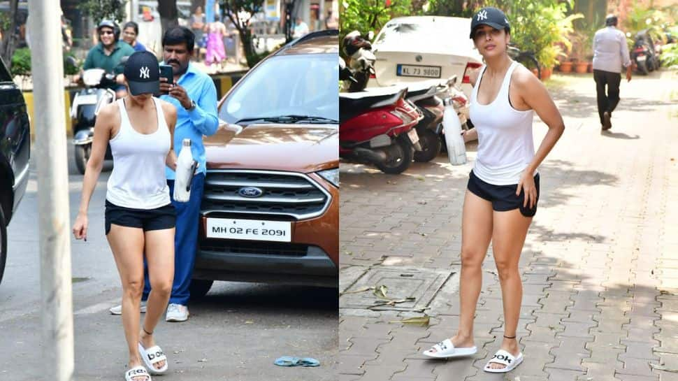 Malaika Arora Papped In The Town #shorts #shortvideo #shahrukh  #malaikaarora #ambani 