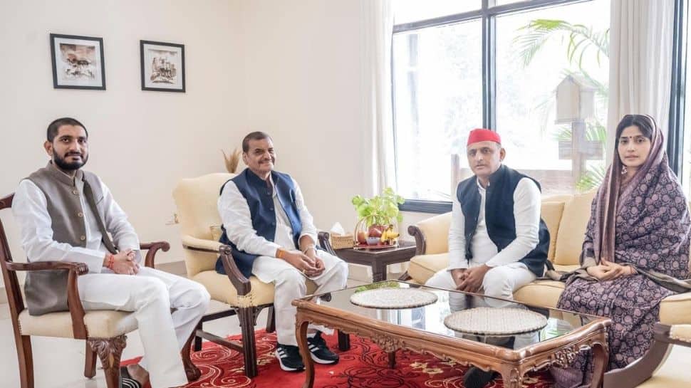 Mainpuri Lok Sabha bypoll: Samajwadi Party chief Akhilesh Yadav, Dimple Yadav meet &#039;chacha&#039; Shivpal, seek his blessings