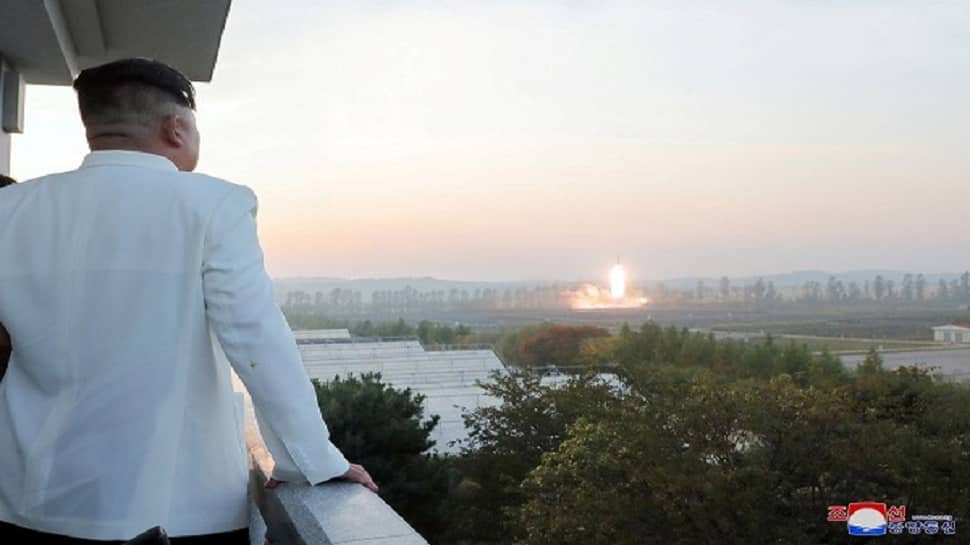 उत्तर कोरिया के नेता किम जोंग उन ने अमेरिका और सहयोगियों को जवाब देने के लिए परमाणु हथियारों का इस्तेमाल करने का संकल्प लिया है