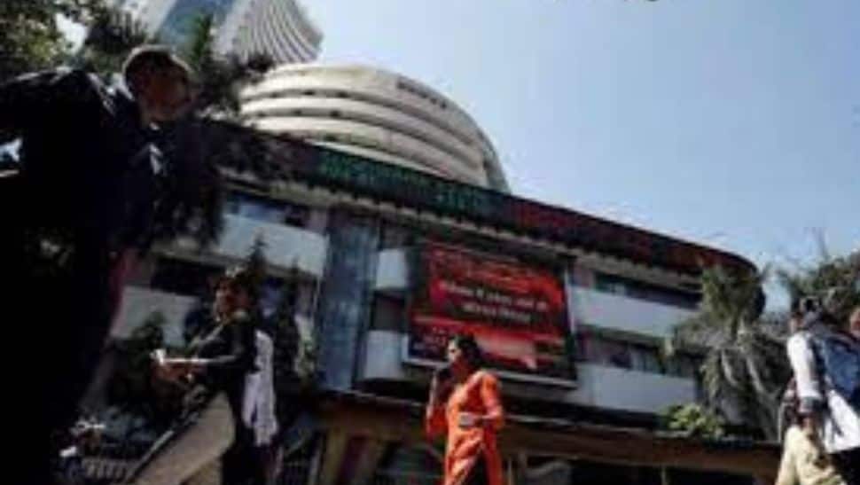Markets extend losses for the third straight day; Sensex down 518 pts, Nifty loses 150 pts