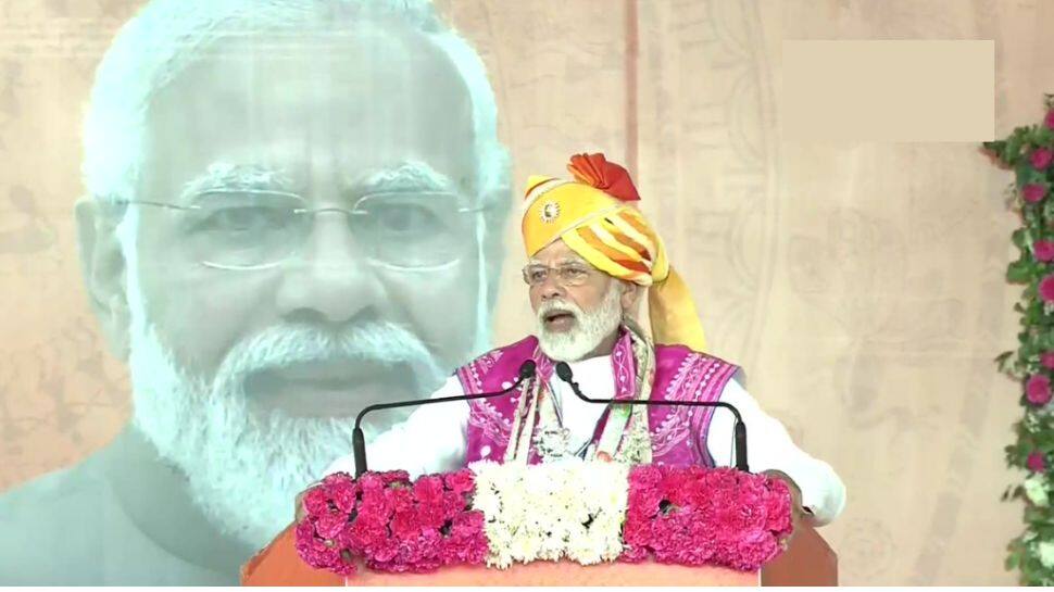 ‘Congress mocked me for wearing tribal attire’: Narendra Modi in Gujarat’s Bharuch district