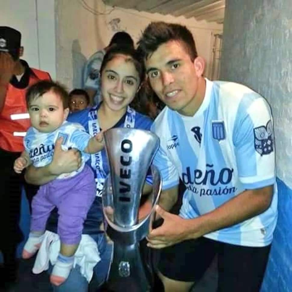 Argentina footballer Marcos Acuna is married to Julia Silva. They had been dating for five years before getting married in June 2017. Silva has three lovely children: two girls, Morita and Martina, and a boy, Benjamin. (Source: Twitter)