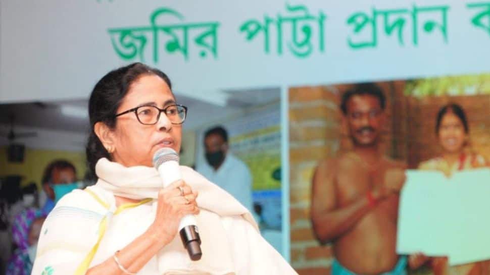 ‘Enroll your name on voters’ list to avoid detention camps under NRC’: Mamata Banerjee