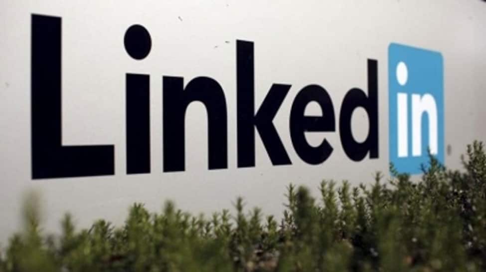 LinkedIn to let you schedule posts to send at later time
