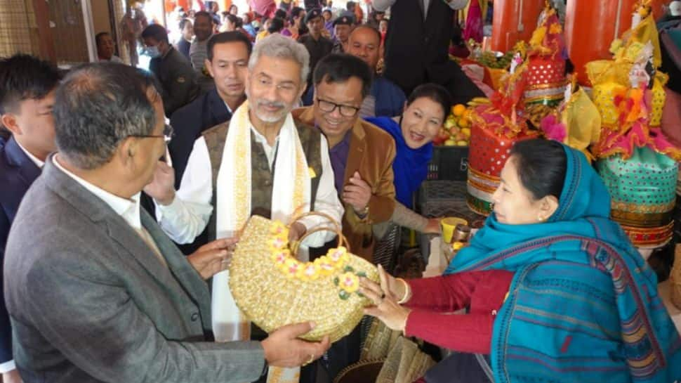 S Jaishankar visits &#039;legendary&#039; Ima market in Imphal, calls it &#039;great example&#039; of Nari Shakti - WATCH