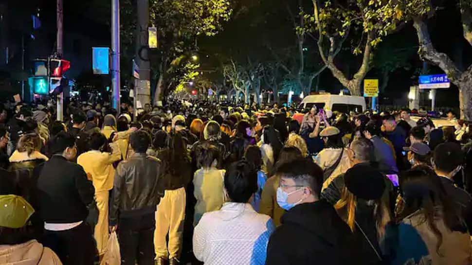 &#039;Xi Jinping STEP DOWN&#039;: Huge protests in China over strict Covid-19 curbs, thousands arrested