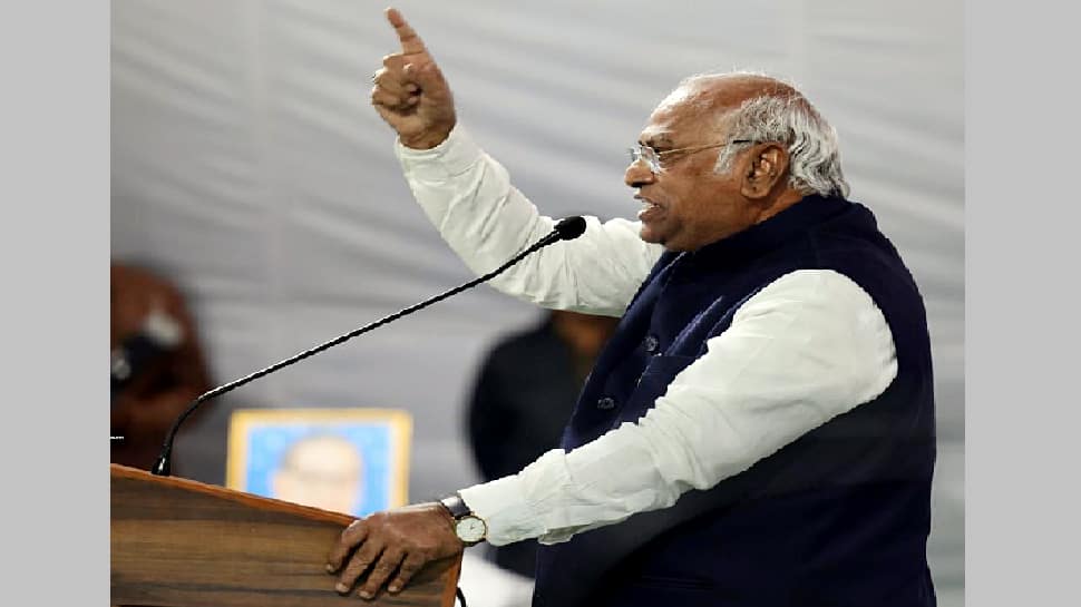Gujarat Elections 2022: &#039;Even after 27 yrs of rule, PM, Union HM coming here...,&#039; says Cong chief Kharge