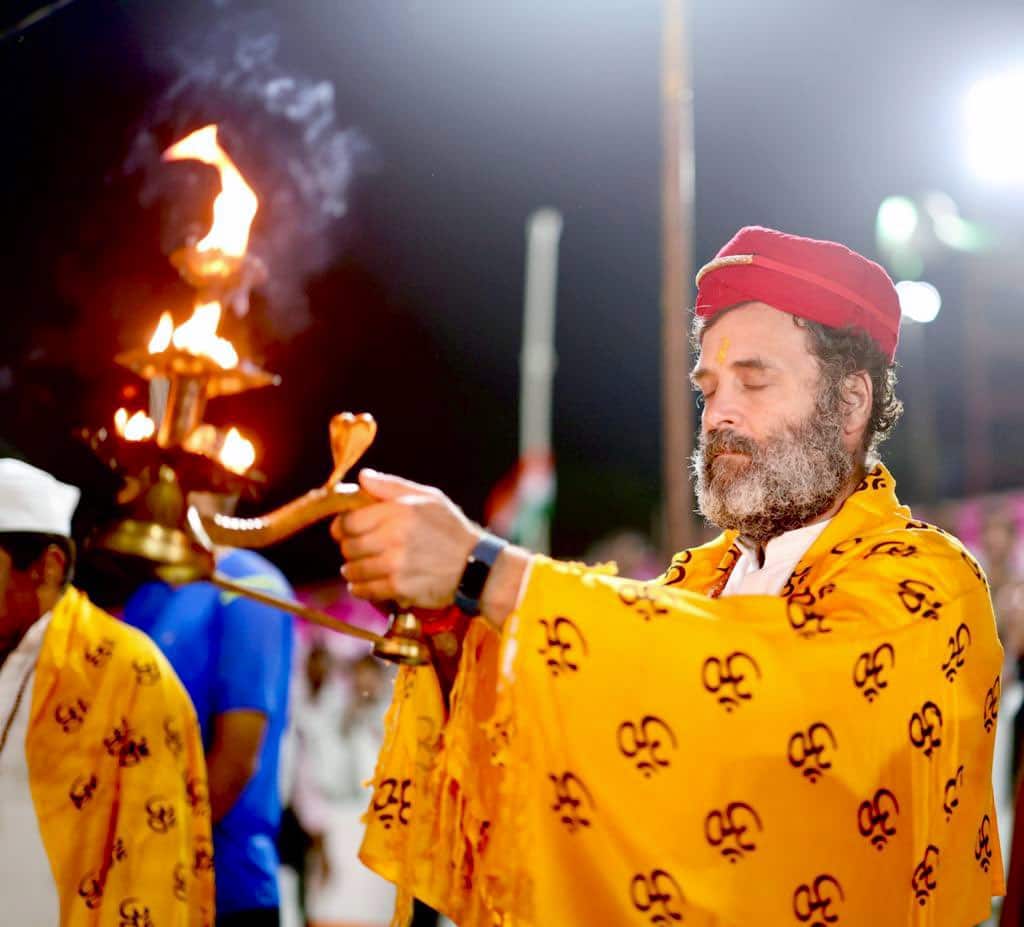Red-Dhoti clad Rahul Gandhi offers prayers at Mahakal temple in Madhya Pradesh