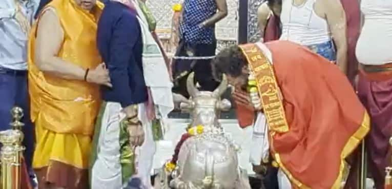 Ever seen Rahul Gandhi in Red Dhoti, offering puja? This video is for you!