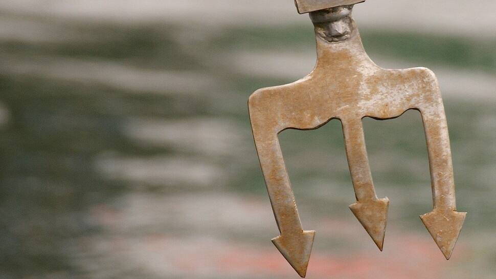 Bizarre! West Bengal man pierces his neck with 150-year-old Trishul, travels 65 km for operation