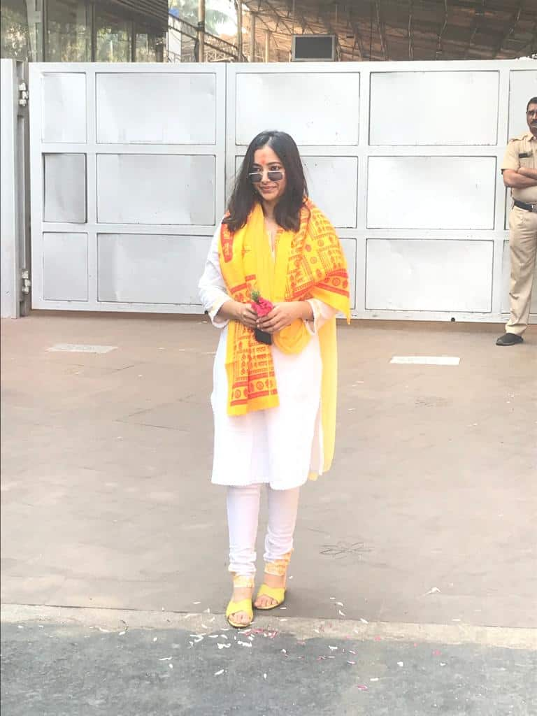 Shweta Basu Prasad wore a white ethnic suit with a yellow dupatta