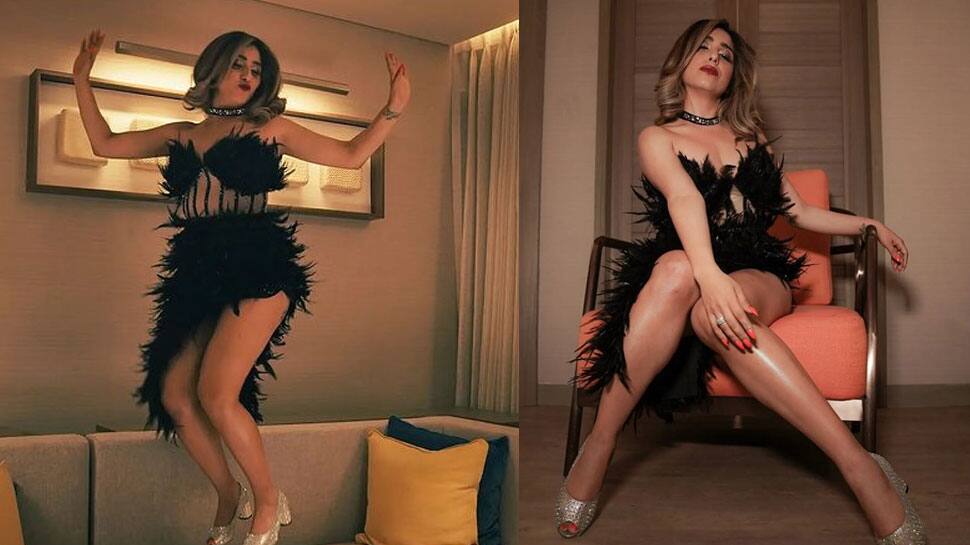 Singer Neha Bhasin exudes hotness in black