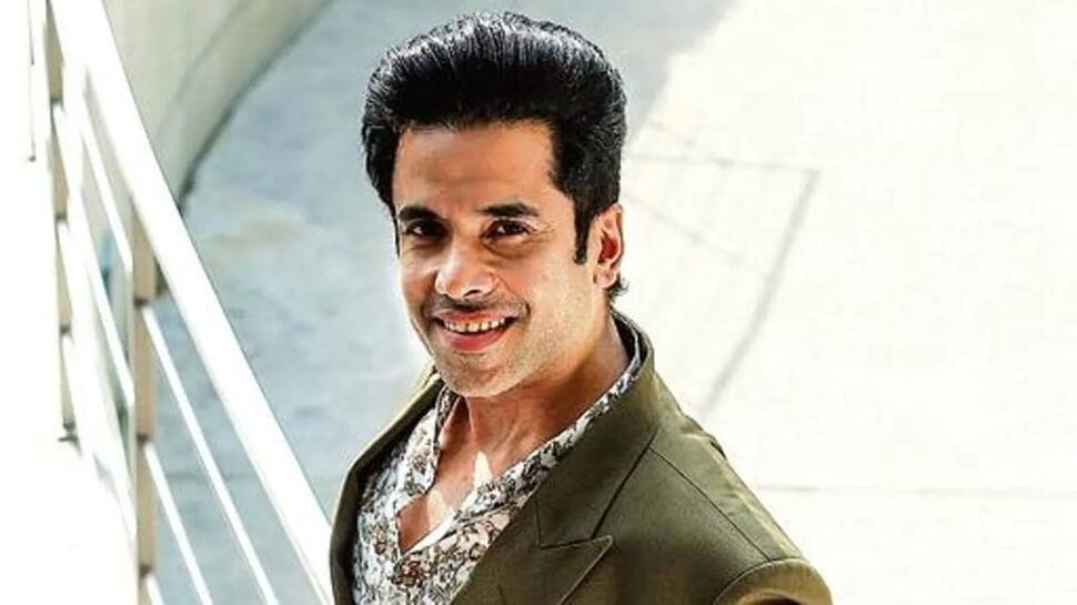 Tusshar Kapoor shares his childhood memory, tells how his father Jeetendra rescued him!