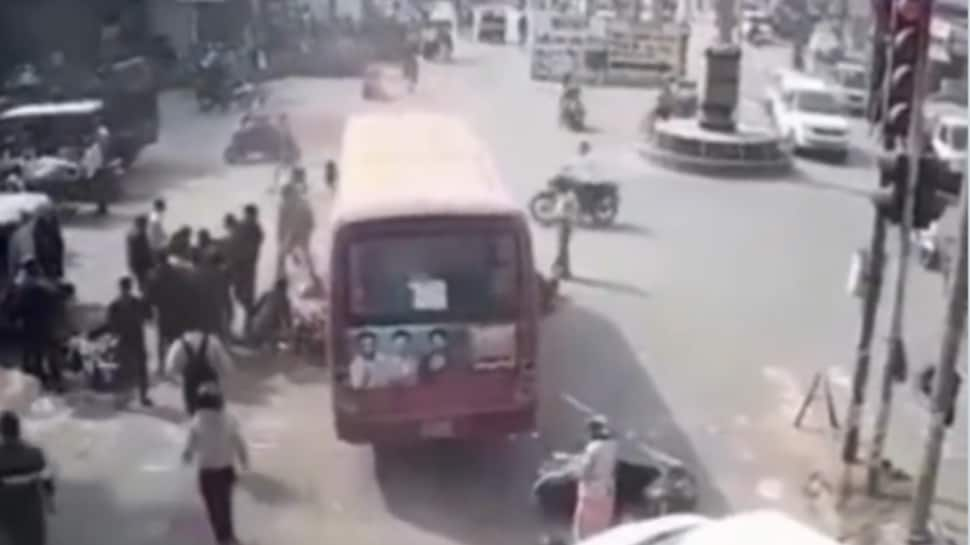 2 killed in bus collision after driver suffers heart attack in Madhya Pradesh, Video goes viral