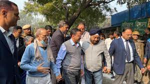 Delhi MCD Election Voting 2022: Delhi Chief Minister Arvind Kejriwal arrived to vote. | Zee News