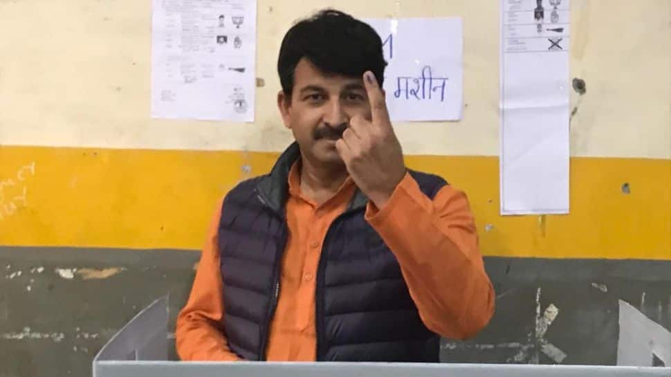 Manoj Tiwari votes in MCD Polls 2022