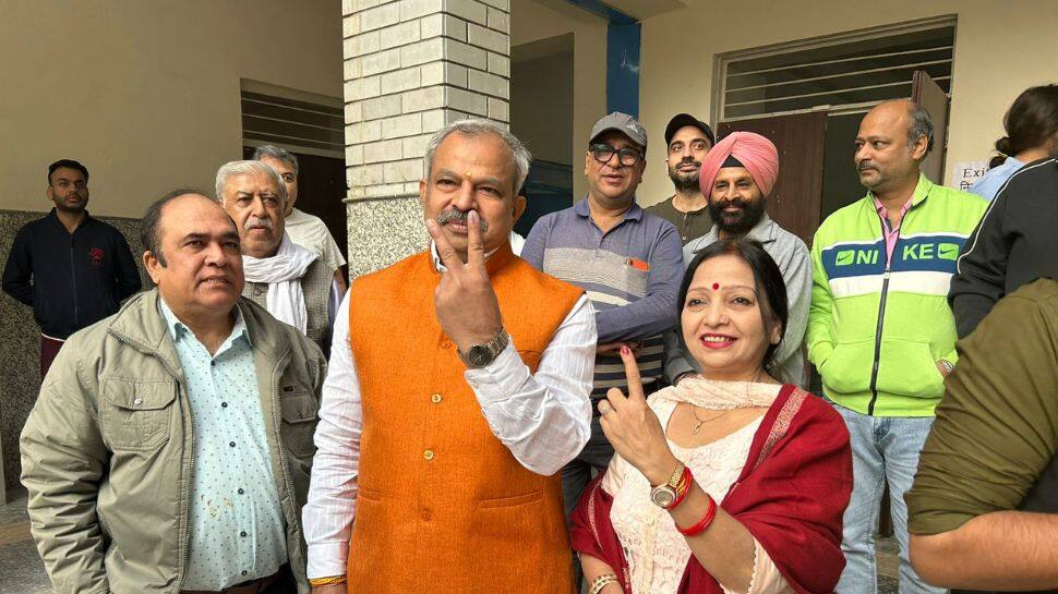 MCD Polls 2022: Adesh Gupta votes 
