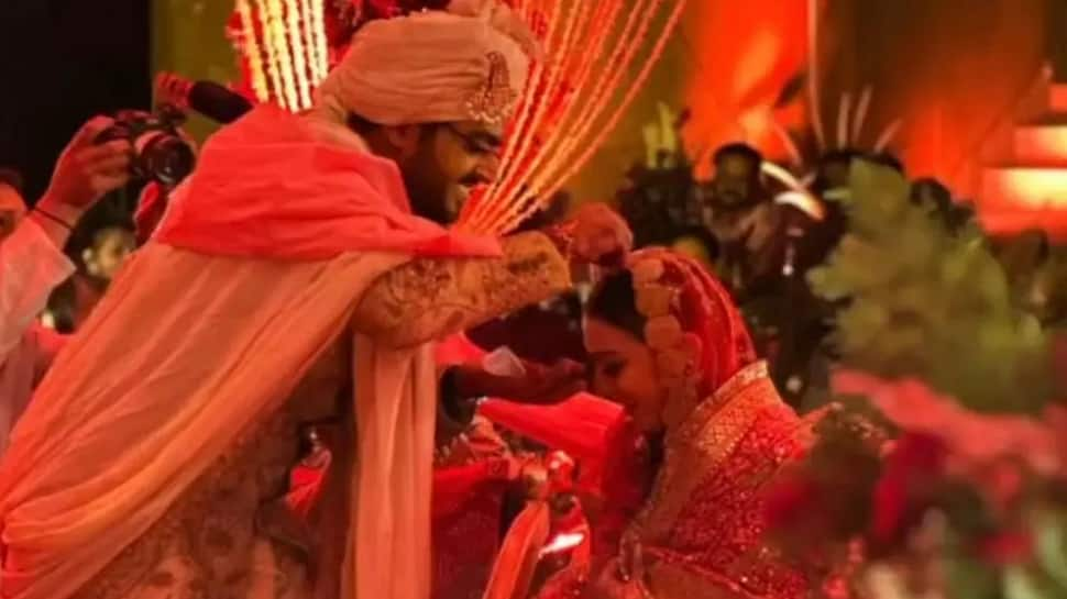 Hansika Motwani ties the knot with beau Sohael Kathuriya, gets teary-eyed during sindoor ceremony- WATCH