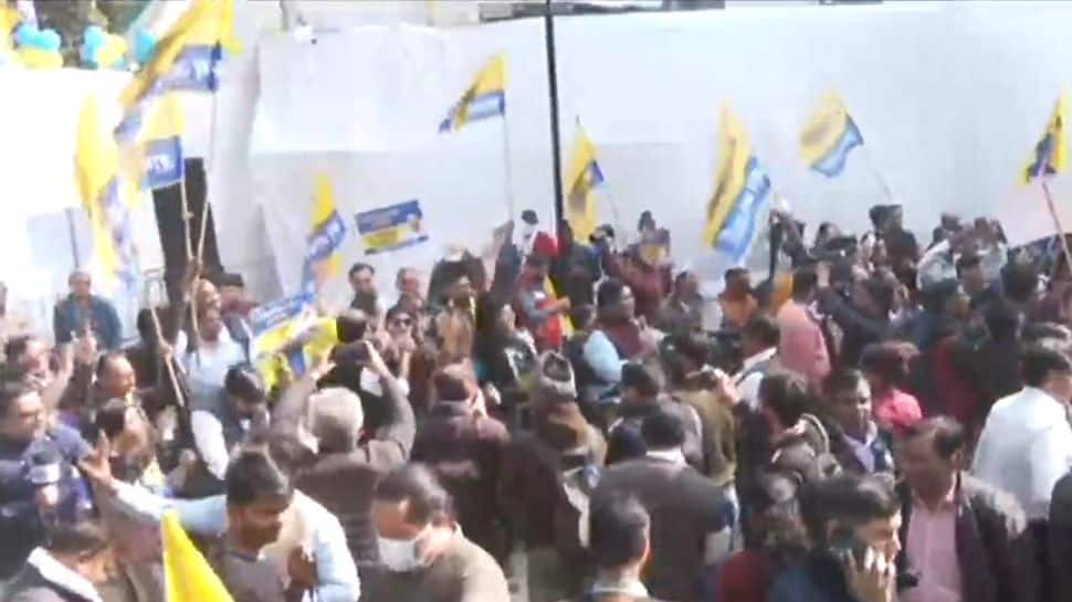 MCD Election Results: ‘AAP hi aayegi,’ says party workers dancing, celebrating at party office - Watch