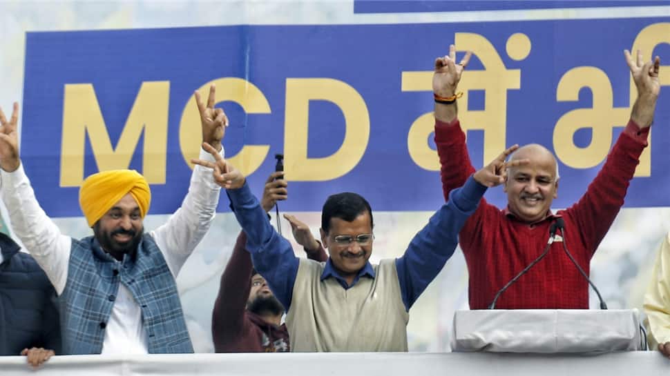 MCD Elections 2022: AAP ministers shows victory sign