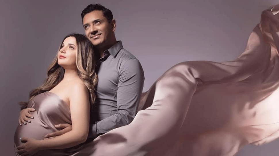 970px x 545px - Pakistani actress Armeena Khan brutally trolled for flaunting baby bump in  maternity shoot, see pics | People News | Zee News