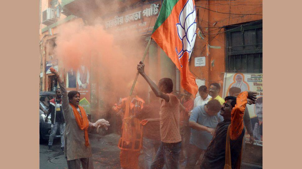 BJP supporters celebrate HISTORIC win in Kolkata