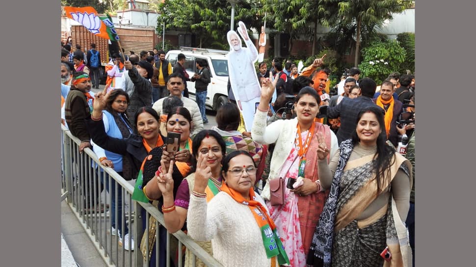 BJP women workers celebrates victory at HQ in Delhi