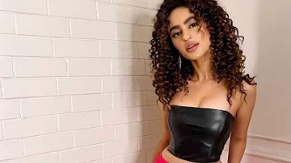 Seerat Kapoor turns heads in sexy black corset top and HOT pink pants at the screening of her debut film Maarrich!