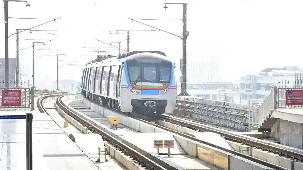 तेलंगाना के मुख्यमंत्री केसीआर ने हैदराबाद एयरपोर्ट मेट्रो रेल परियोजना का शिलान्यास किया