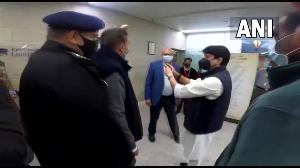 Aviation Minister Jyotiraditya Scindia makes a surprise visit at Delhi International Airport amid congestion concerns