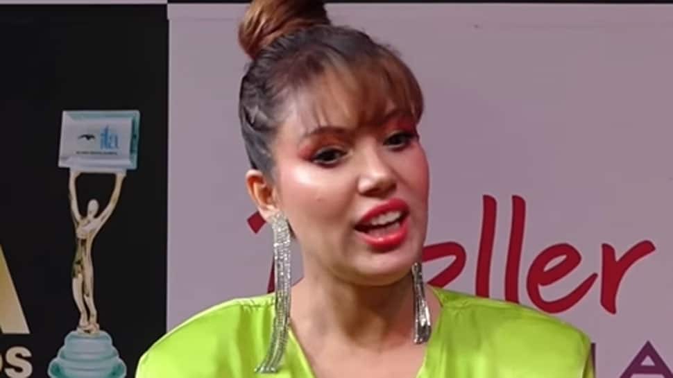 Taarak Mehta actress Munmun Dutta slams media persons, loses her cool saying, &#039;ye behuda comments...&#039; - Viral Video