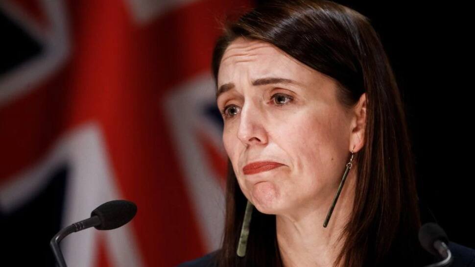 New Zealand PM calls rival lawmaker &#039;arrogant prick&#039;, apologizes after words caught on hot mic