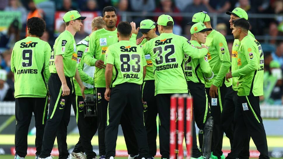 Big Bash League 2022-23: Sydney Thunder slump to the lowest ever T20 score  after 15 vs Adelaide Strikers - India Today