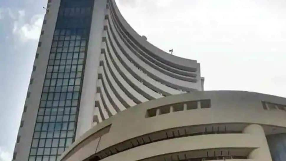 Markets trade lower in early trade, Sensex falls 385 points