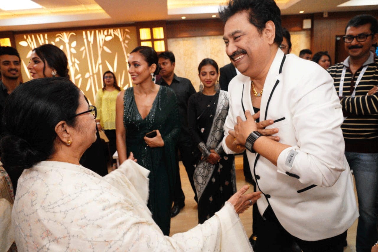 Mmaata Banerjee with Kumar Sanu