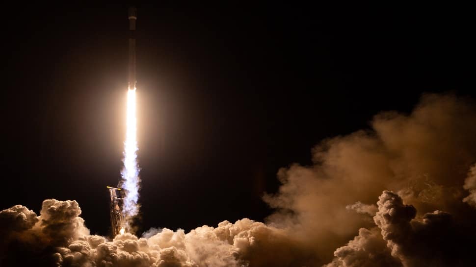 नासा ने पृथ्वी के पानी का सर्वेक्षण करने के लिए अब तक का पहला अंतर्राष्ट्रीय मिशन लॉन्च किया, स्पेसएक्स फाल्कन 9 रॉकेट ने कैलिफोर्निया में उड़ान भरी – देखें