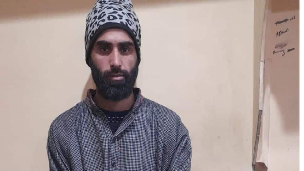 LeT terrorists&#039; associate arrested in Jammu and Kashmir&#039;s Baramulla; arms and ammunition recovered