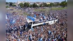 Argentina: Accident During Parade, Fan fell while Boarding the Bus 