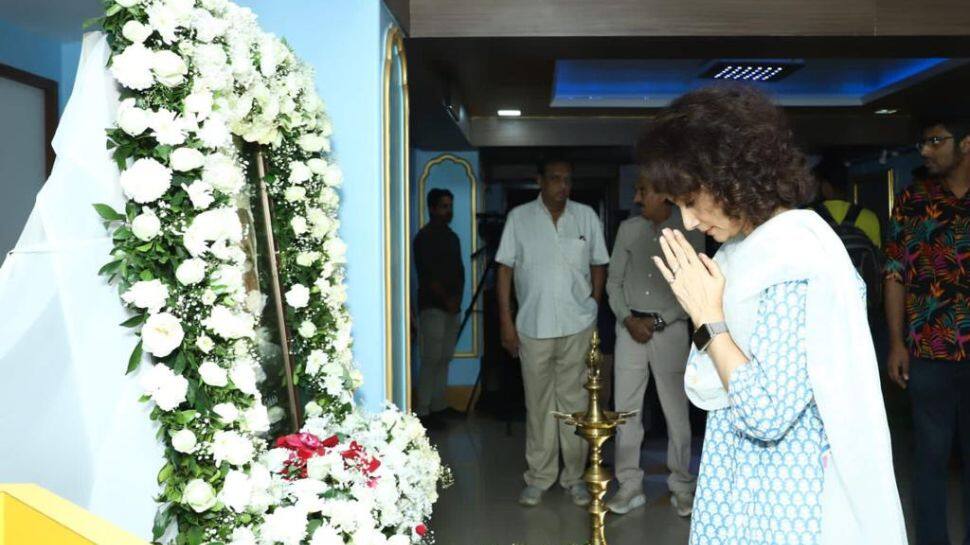 Several television actors paid their tributes