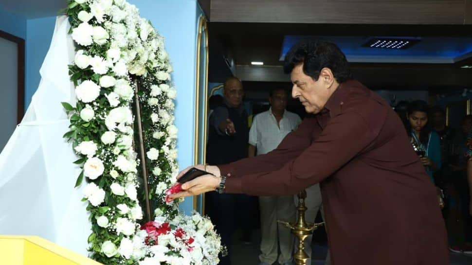 Gajendra Chauhan paid tributes